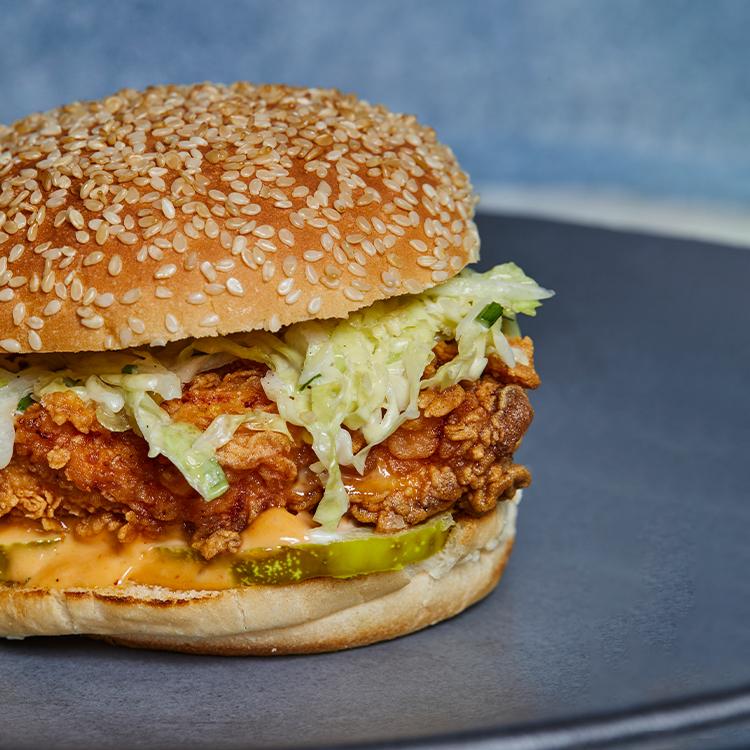 <h3 style="text-align: center;">Dudley's</h3>

<p style="text-align: center;">An all-day Aussie café with a strong brunch menu and even stronger people-watching scene. If you're getting to-go, pick up their fried chicken sandwich and fries.  </p>

<p style="text-align: center;"><a class="overlay-link" href="/neighborhood-map#location_id=2">See on Map</a></p>
